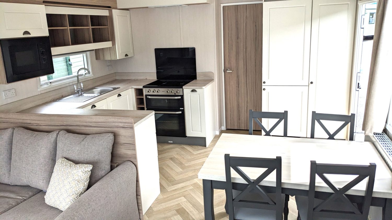 Swift Brenin 2023 BN insidet view static caravan